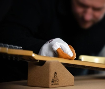 Preview: Dr.Liston's SUPREME NECK REST (Gitarren-Halsstütze) ein Stück