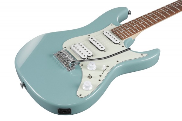 IBANEZ AZES E-Gitarre 6-String