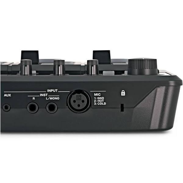 Boss Desktop-Loopstation zur Steuerung per Hand